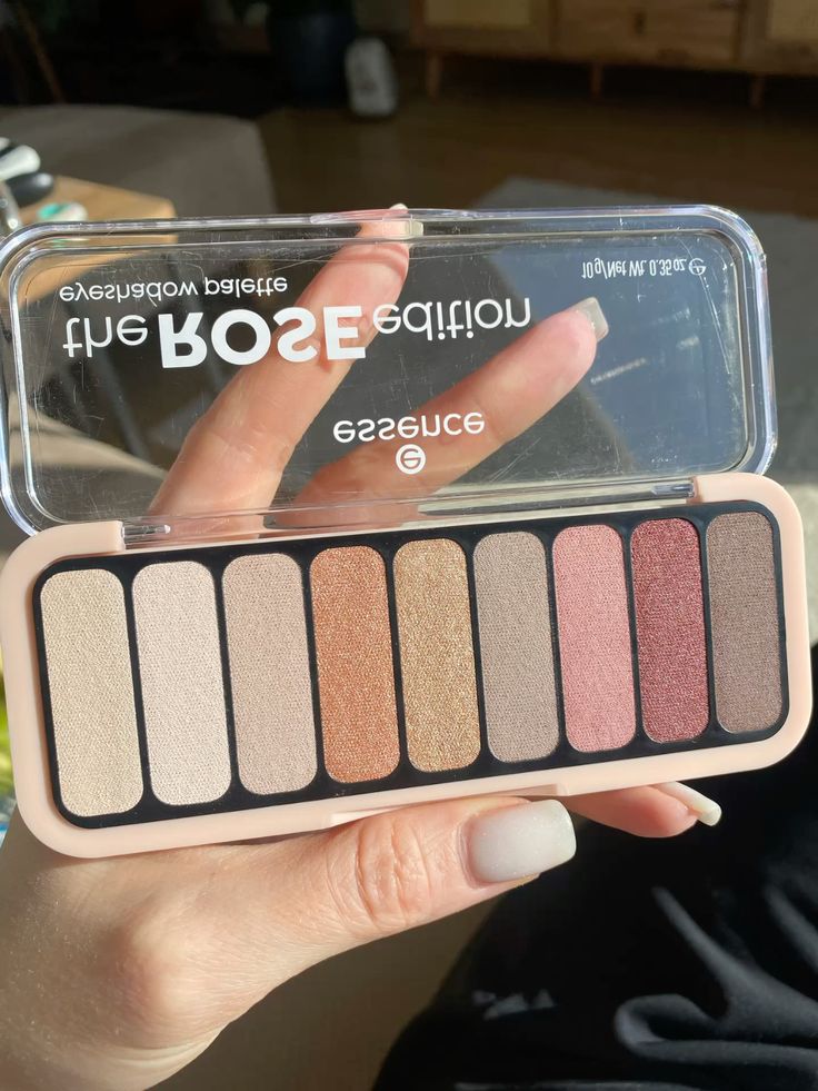 Rose eyeshadow palette